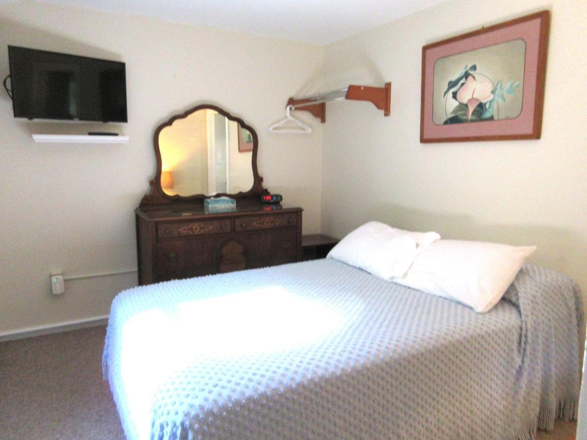 Mcgregor Inn Motel Wilton 外观 照片