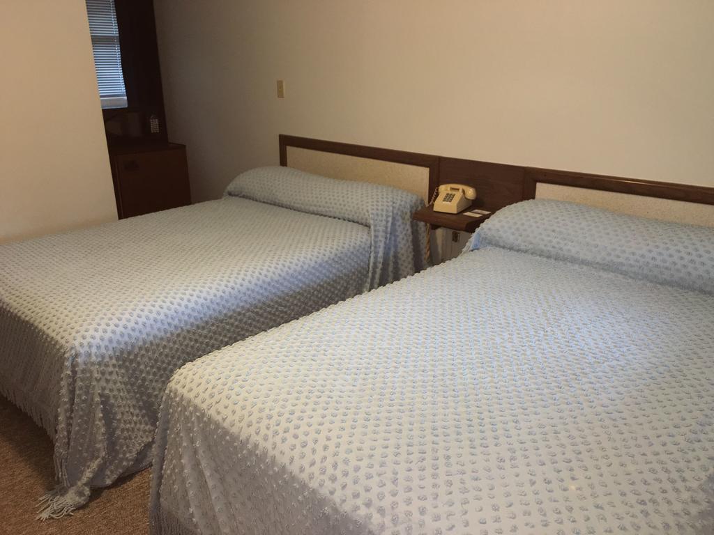 Mcgregor Inn Motel Wilton 外观 照片