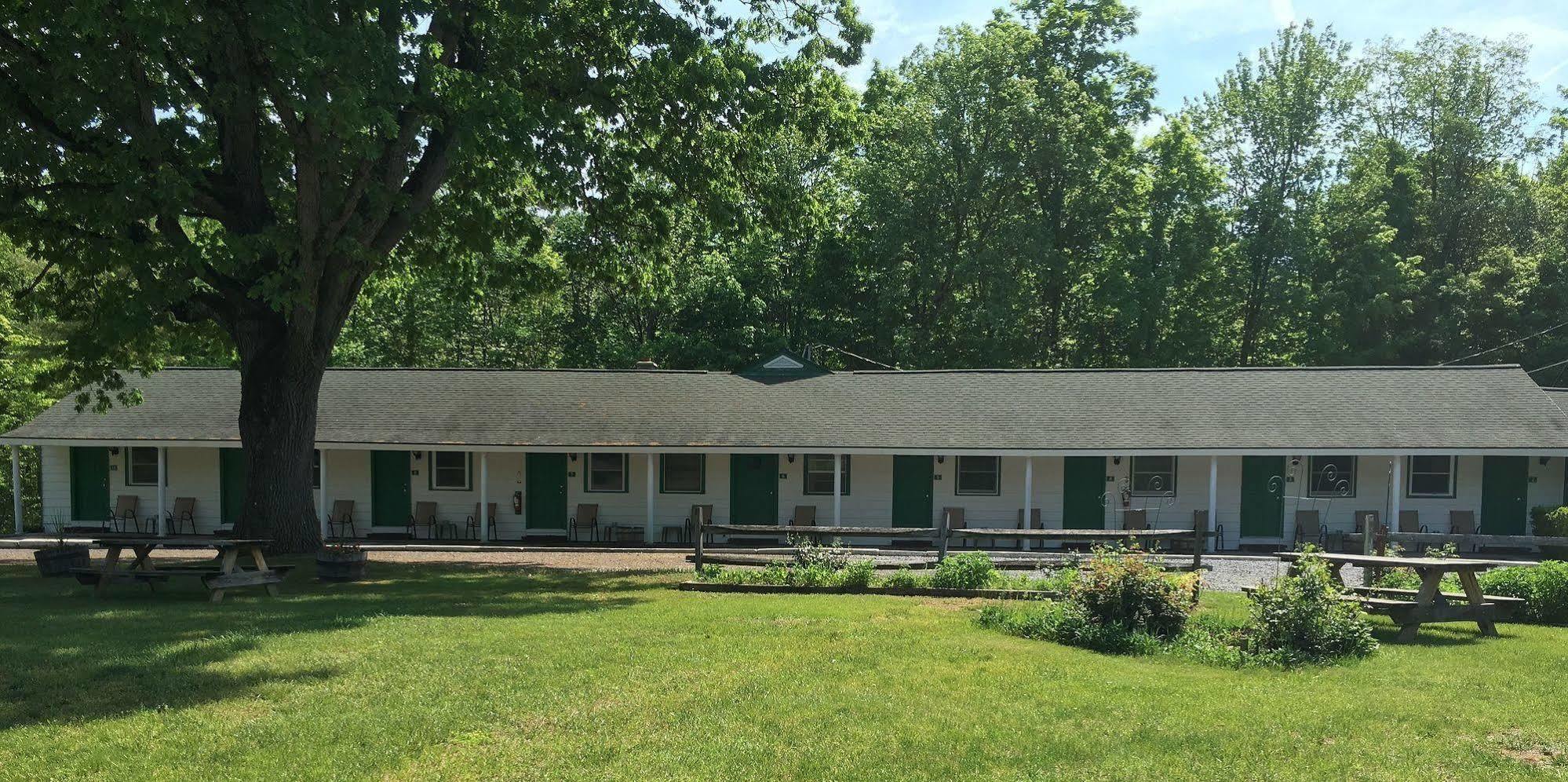 Mcgregor Inn Motel Wilton 外观 照片