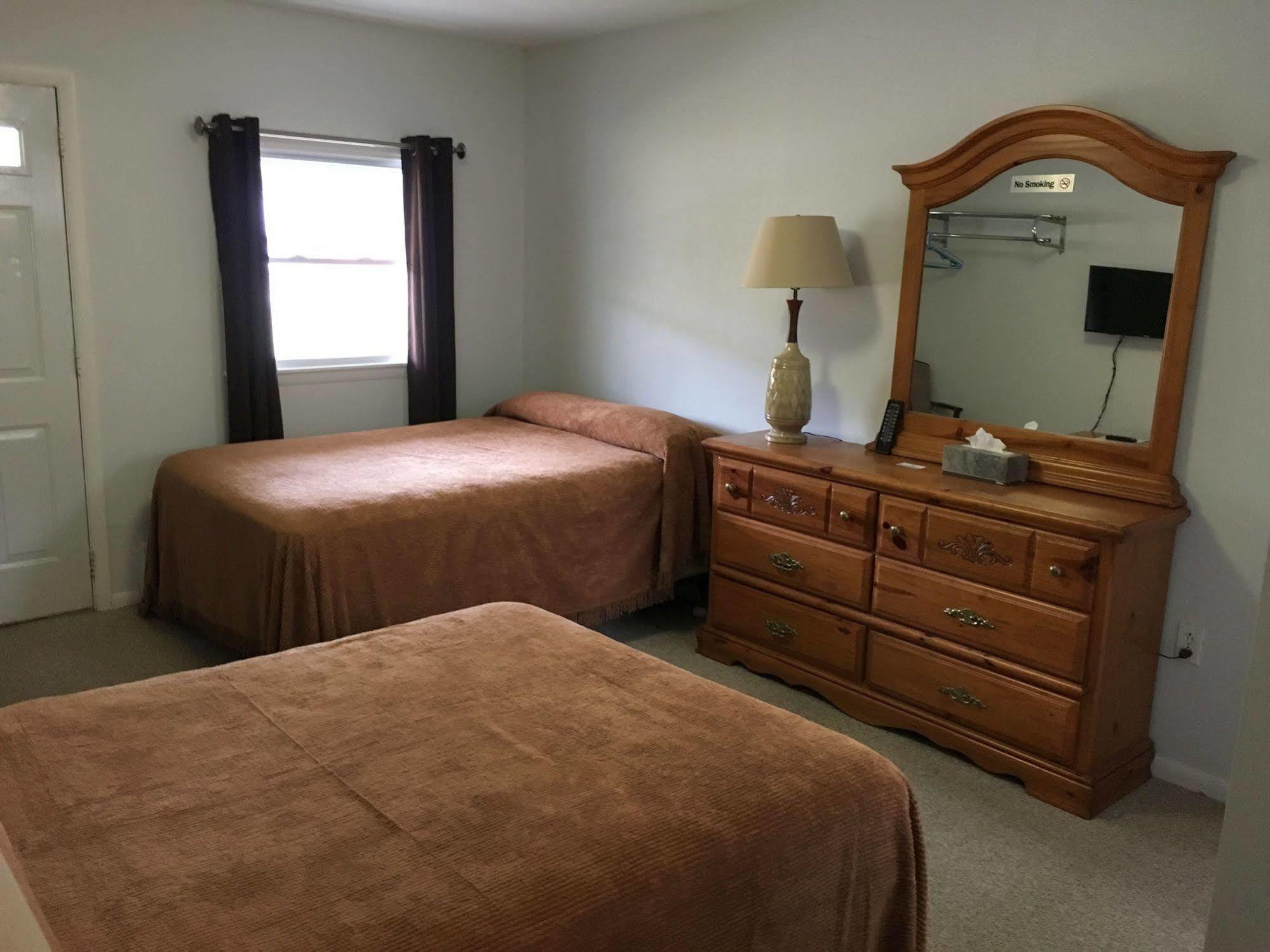 Mcgregor Inn Motel Wilton 外观 照片